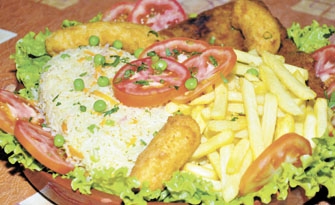 O Restaurante JJ abre diariamente das 11 às 23 horas. No domingo, o horário é reduzido: das 11 às 15 horas